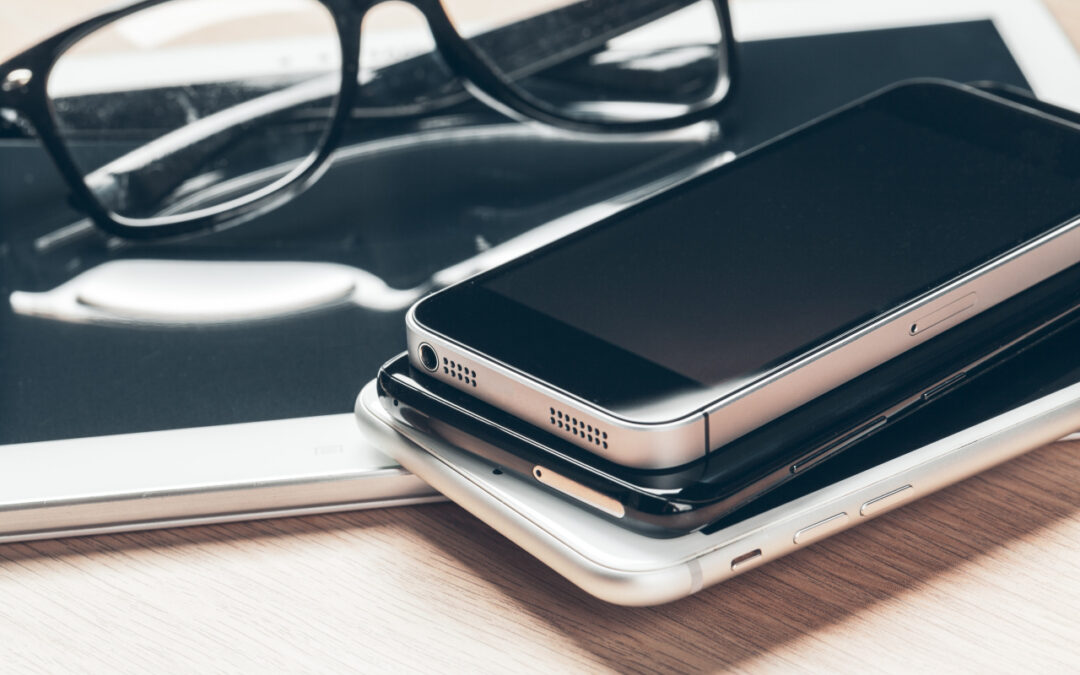 Biznes w kieszeni – jak przedsiębiorcy korzystają z Dual SIM i eSIM w codziennej pracy?