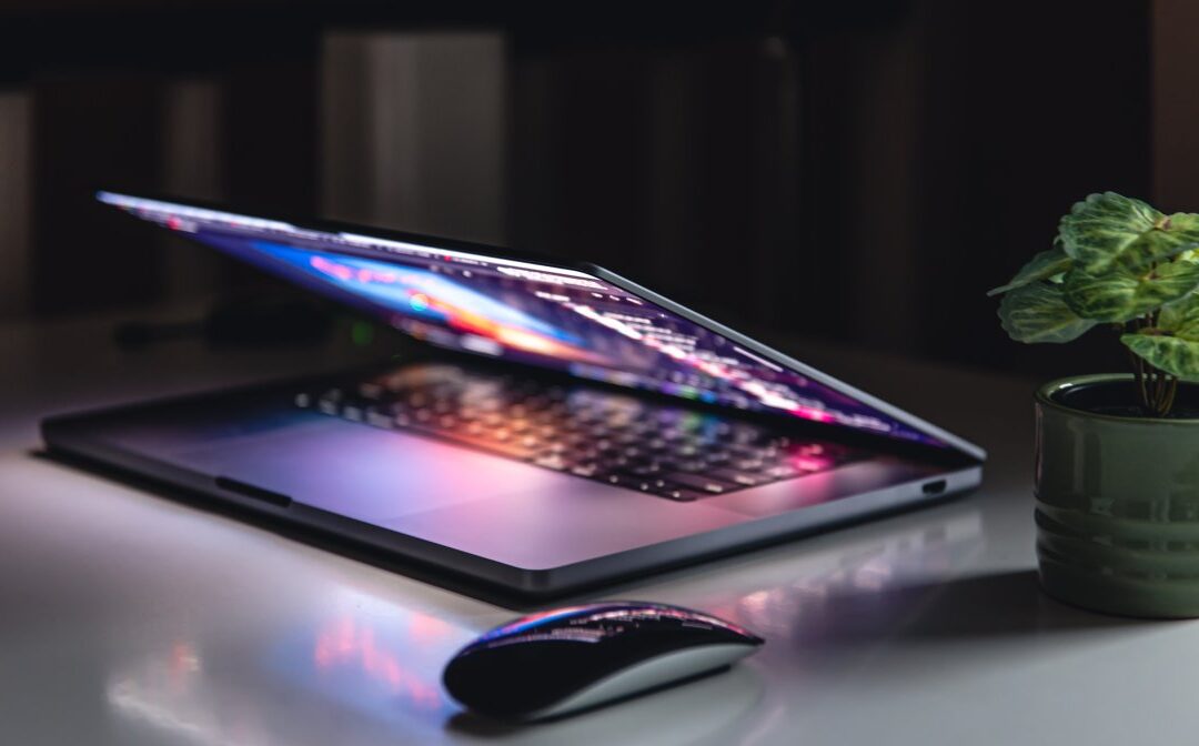 Jak wybrać laptop do codziennych zadań biurowych?