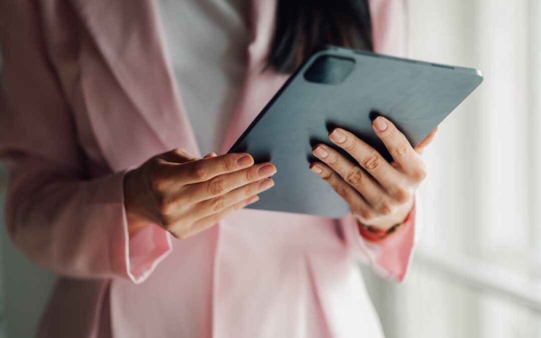 Etui, szkło czy folia ochronna? Jak skutecznie chronić tablet